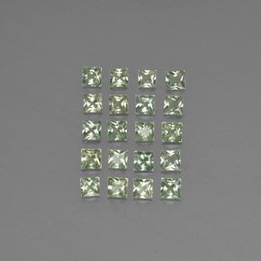 カラットの天然グリーンサファイア（2.8×2.7 mm・四角）