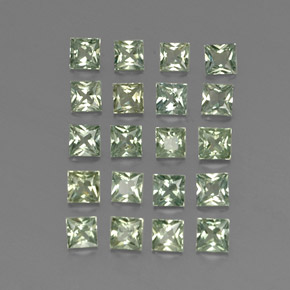 カラットの天然グリーンサファイア（2.8×2.7 mm・四角）
