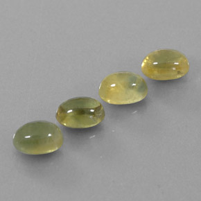 3.67カラットの天然ウォームフォレストグリーンサファイア（6.2×4.1 mm・透明）