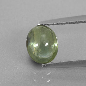 1.67カラットの天然グリーンサファイア（7.4×6 mm・透明）