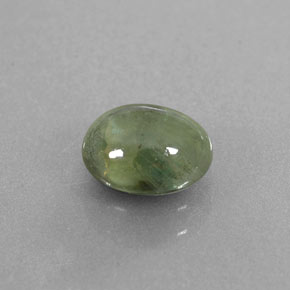 1.67カラットの天然グリーンサファイア（7.4×6 mm・透明）