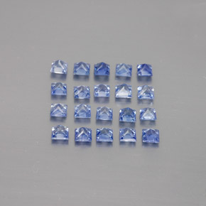カラットの天然ブルーサファイア（2.3×2.3 mm・四角）