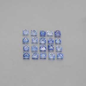 カラットの天然ブルーサファイア（2.5×2.5 mm・四角）