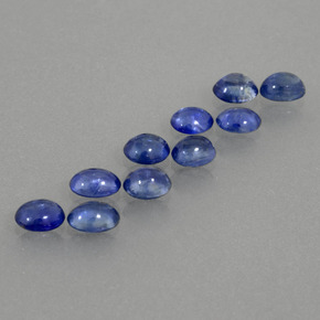 カラットの天然ブルーサファイア（4.1×3.4 mm・オーバルカット）