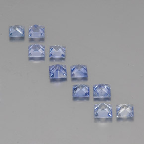 カラットの天然ブルーサファイア（4×3.9 mm・四角）