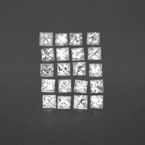 1.56カラットの天然ホワイトサファイア（2.2×2.2 mm・四角）