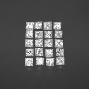 カラットの天然ホワイトサファイア（2.1×2.1 mm・四角）