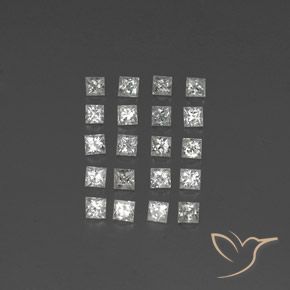 1.66カラットの天然ホワイトサファイア（2.3×2.2 mm・四角）