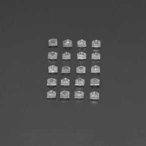1.60カラットの天然クリアホワイトサファイア（2.2×2.2 mm・四角）