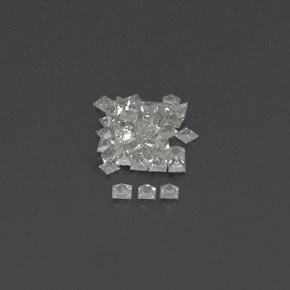 カラットの天然ホワイトサファイア（1.7×1.7 mm・四角）