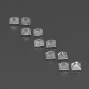 カラットの天然ホワイトサファイア（2.8×2.8 mm・四角）