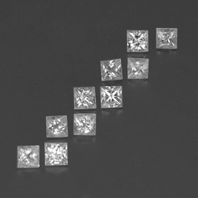 1.35カラットの天然ホワイトサファイア（2.8×2.7 mm・四角）