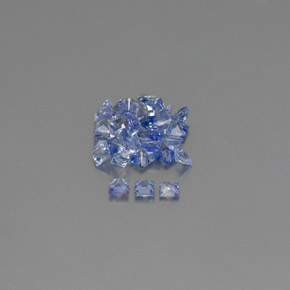 カラットの天然ブルーサファイア（1.9×1.9 mm・四角）