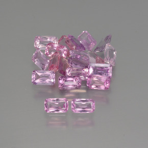 カラットの天然マルチカラーサファイア（4.9×2.9 mm・エメラルドカット）
