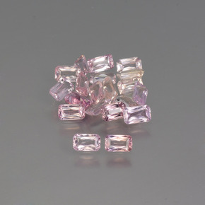 カラットの天然マルチカラーサファイア（5×3 mm・エメラルドカット）