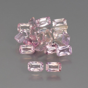 カラットの天然マルチカラーサファイア（5×3 mm・エメラルドカット）