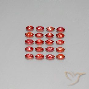 3.48カラットの天然ディープレッドサファイア（4.3×2.5 mm・マーキス）
