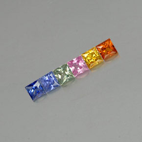 カラットの天然マルチカラーサファイア（3.3×3.2 mm・四角）