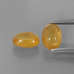 カラットの天然ゴールデンイエローサファイア（6.6×4.7 mm・透明）