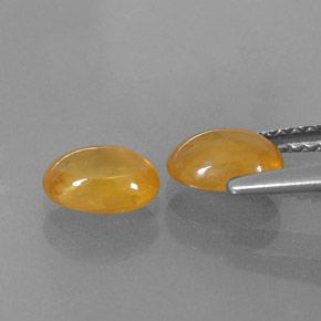 カラットの天然ゴールデンイエローサファイア（6.6×4.7 mm・透明）