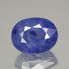 8.36カラットの天然ブルーサファイア（12.6×9.8 mm・オーバルカット）
