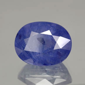 8.36カラットの天然ブルーサファイア（12.6×9.8 mm・オーバルカット）