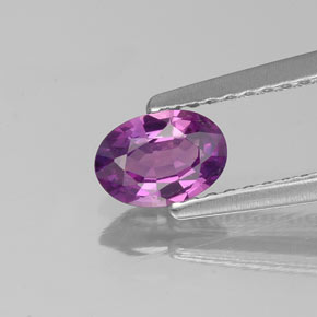0.54カラットの天然パープルサファイア（6.1×4.2 mm・オーバルカット）