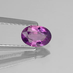 0.54カラットの天然パープルサファイア（6.1×4.2 mm・オーバルカット）