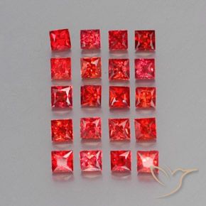 2.67カラットの天然明るい赤サファイア（2.6×2.5 mm・四角）