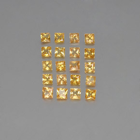 カラットの天然ゴールデンイエローサファイア（2.5×2.4 mm・四角）