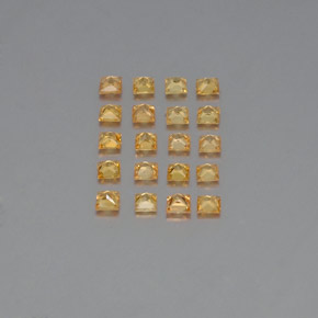 カラットの天然ゴールデンイエローサファイア（2.5×2.4 mm・四角）