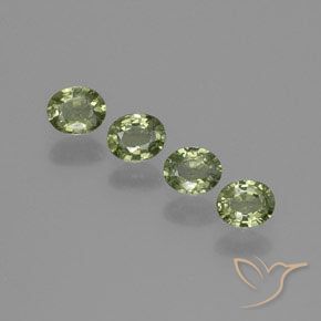 Shop natural 1.73ct ウォームフォレストグリーン サファイア gems, 楕円形, from マダガスカル at GemSelect. In stock, global shipping!