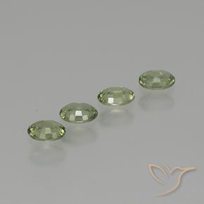Shop natural 1.53ct 薄いフォレストグリーン サファイア gems, 楕円形, from マダガスカル at GemSelect. In stock, global shipping!