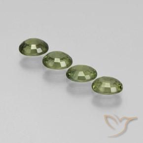 Shop natural 1.84ct ミディアムグリーン サファイア gems, 楕円形, from タイ at GemSelect. In stock, global shipping!