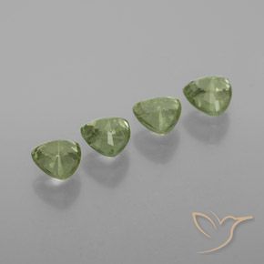 Shop natural 1.71ct 薄いフォレストグリーン サファイア gems, トリリオン, from マダガスカル at GemSelect. In stock, global shipping!