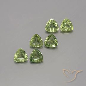Shop natural 1.65ct ウォームグリーン サファイア gems, トリリオン, from マダガスカル at GemSelect. In stock, global shipping!