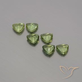 Shop natural 1.65ct ウォームグリーン サファイア gems, トリリオン, from マダガスカル at GemSelect. In stock, global shipping!