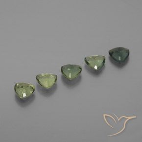 Shop natural 1.67ct 薄いフォレストグリーン サファイア gems, トリリオン, from タンザニア at GemSelect. In stock, global shipping!