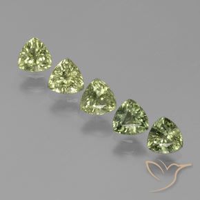 Shop natural 1.84ct 薄いフォレストグリーン サファイア gems, トリリオン, from タンザニア at GemSelect. In stock, global shipping!