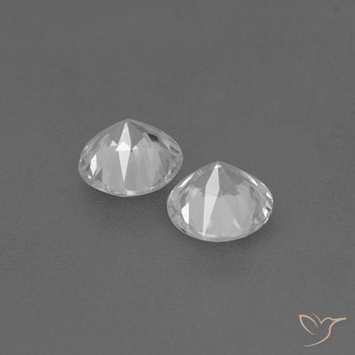 Shop natural 0.78ct ホワイト サファイア gems, ラウンド, from マダガスカル at GemSelect. In stock, global shipping!