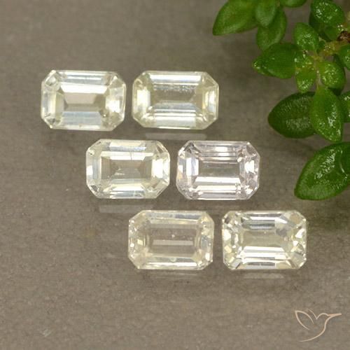 Shop natural 1.73ct ライトイエロー サファイア gems, 八角形 / エメラルドカット, from タンザニア at GemSelect. In stock, global shipping!