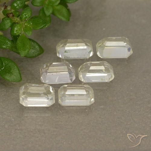 Shop natural 1.73ct ライトイエロー サファイア gems, 八角形 / エメラルドカット, from タンザニア at GemSelect. In stock, global shipping!