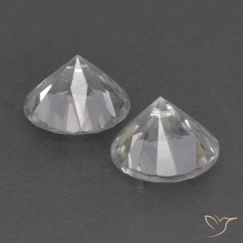 Shop natural 0.77ct ホワイト サファイア gems, ラウンド, from マダガスカル at GemSelect. In stock, global shipping!