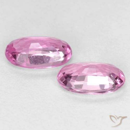 Shop natural 0.57ct ロイヤルパープルピンク サファイア gems, 楕円形, from タンザニア at GemSelect. In stock, global shipping!