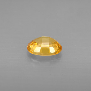 1.31カラットの天然ゴールデンイエローサファイア（7.4×5.6 mm・オーバルカット）