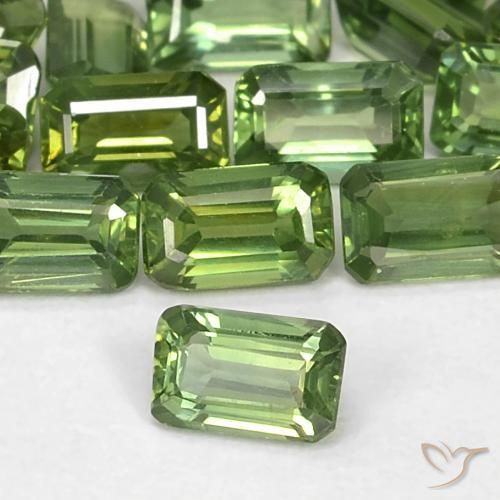 0.40カラットの天然Medium Light Greenサファイア、八角形 / エメラルドカット、VS