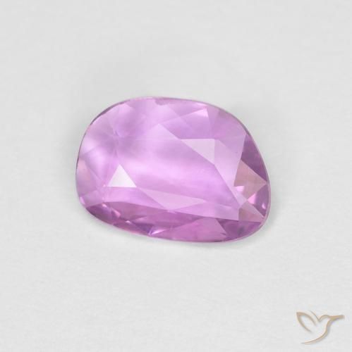 0.60カラットの天然Medium Light-Purpleサファイア、ファンシー、VVS