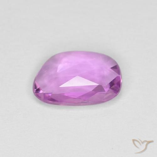 0.60カラットの天然Medium Light-Purpleサファイア、ファンシー、VVS