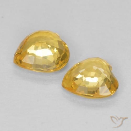 Shop natural 0.73ct 薄いオレンジゴールド サファイア gems, 心臓, from タンザニア at GemSelect. In stock, global shipping!