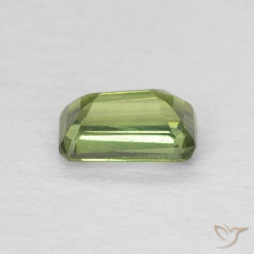 0.48カラットの天然Medium Light Greenサファイア、八角形 / エメラルドカット、VVS-VS